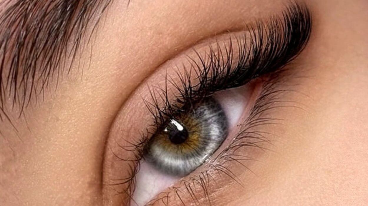 5 Myths About Eyelash Extensions - 1f5f29 f00c4890cbd647c1964e96016706a6dbmv2 11